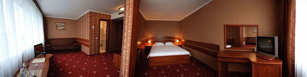 Hotel Mir Rivne Exterior photo